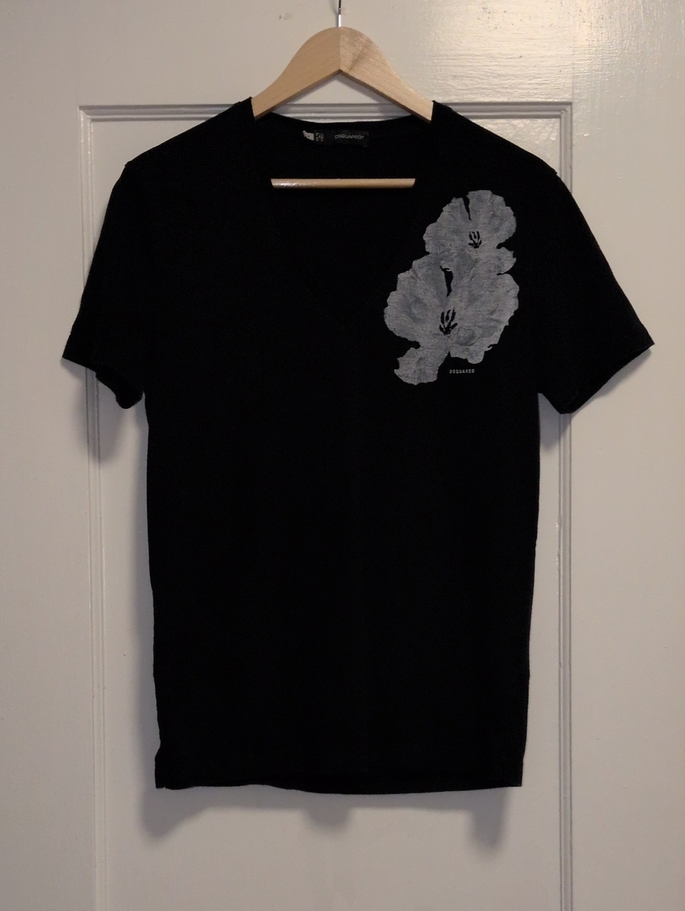 DSQUARED2 Black V-Neck Floral Graphic T-Shirt Made in Italy